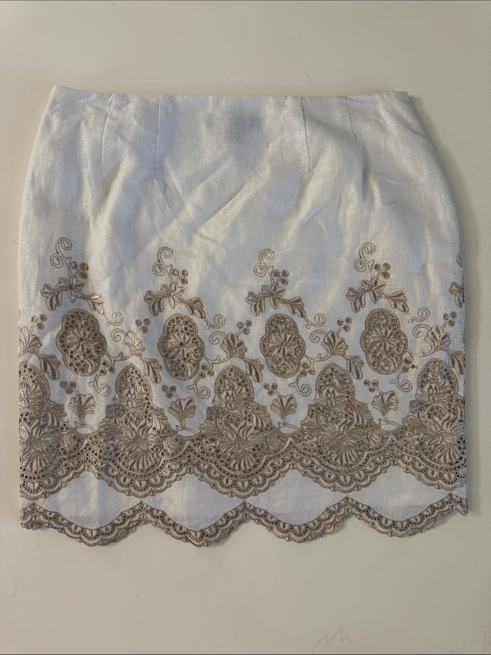 Ann Taylor linen White Mini Skirt with Taupe Lace Embroidery